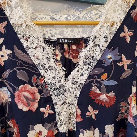 Ladies flowy blouse/dress - Picture 5 of 5